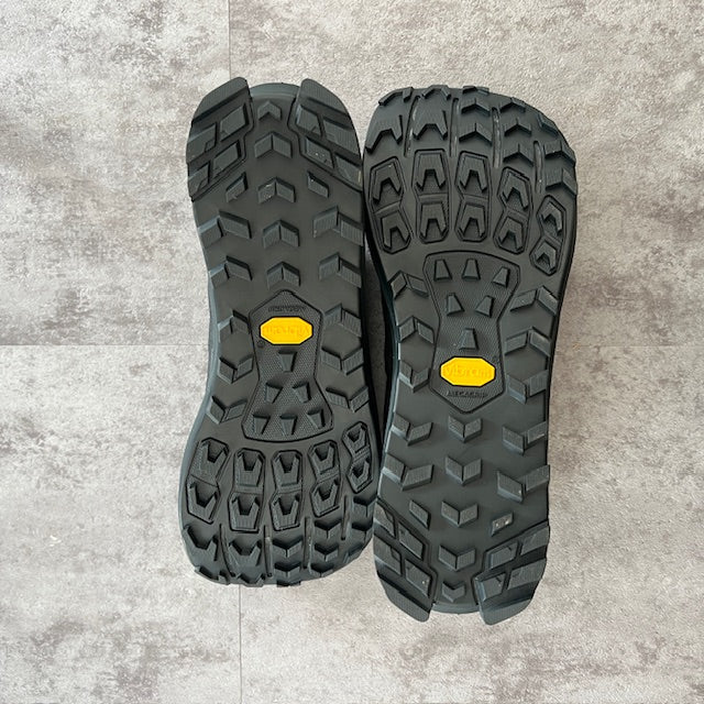ALTRA LONE PEAK 9＋ M BLACK/BLACK