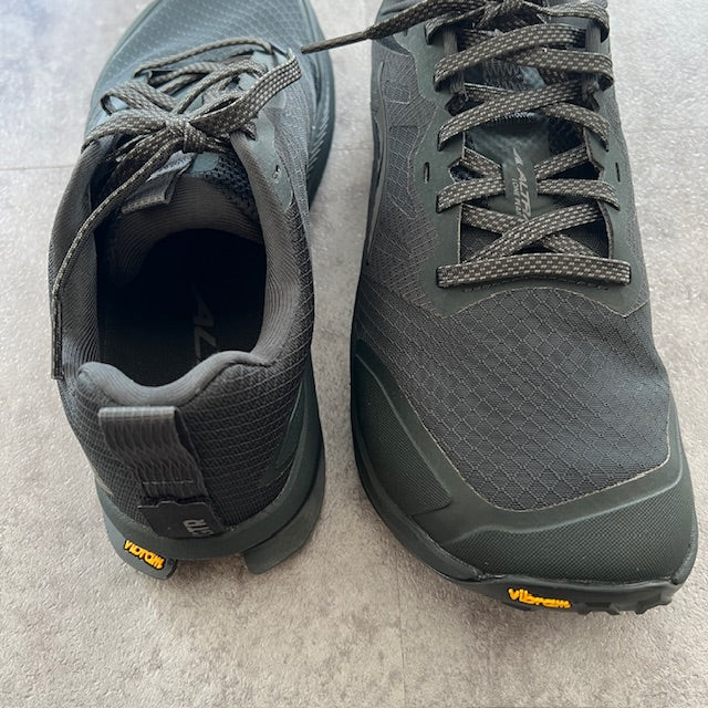 ALTRA LONE PEAK 9＋ M BLACK/BLACK